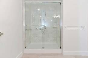 Harbourtown Suites Luxury Condo