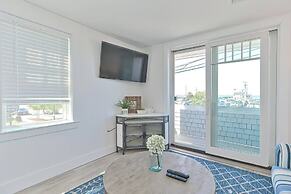 Harbourtown Suites Luxury Condo