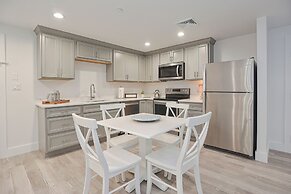 Harbourtown Suites Luxury Condo