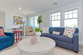 Harbourtown Suites Luxury Condo