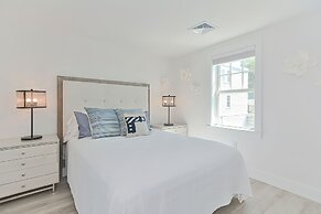 Harbourtown Suites Luxury Condo
