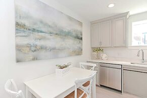 Harbourtown Suites Luxury Condo