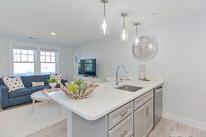 Harbourtown Suites Luxury Condo