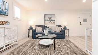 Harbourtown Suites Luxury Condo