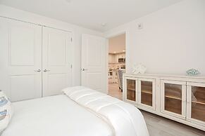 Harbourtown Suites Luxury Condo