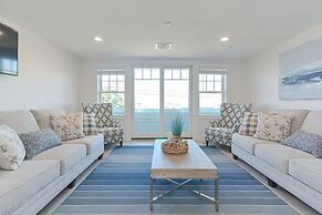 Harbourtown Suites Luxury Condo