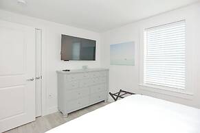 Harbourtown Suites Luxury Condo