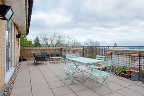 The Sparkford Gardens - Lovely 2bdr With Balcony