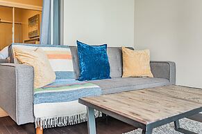 The Bay Suites - Entertainment Dist