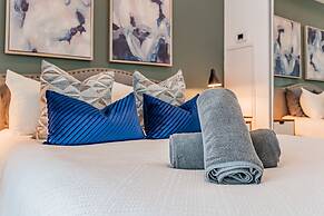 The Bay Suites - Entertainment Dist