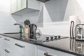 The Bay Suites - Entertainment Dist