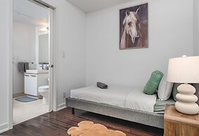 The Bay Suites - Entertainment Dist