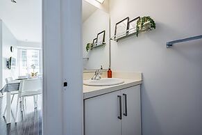 The Bay Suites - Entertainment Dist