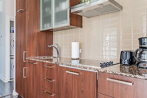 The Bay Suites - Entertainment Dist