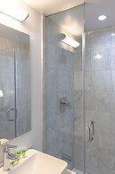 The Bay Suites - Entertainment Dist