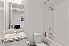 The Bay Suites - Entertainment Dist