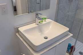 The Bay Suites - Entertainment Dist