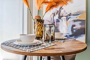 The Bay Suites - Entertainment Dist