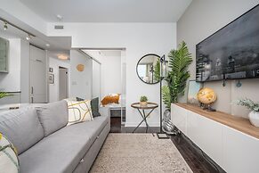 The Bay Suites - Entertainment Dist