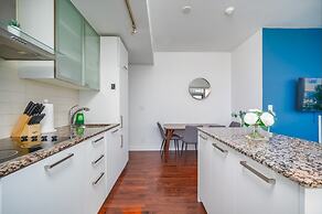 The Bay Suites - Entertainment Dist