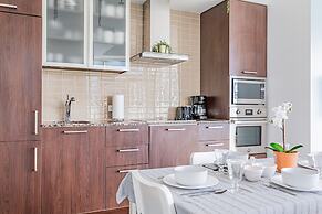 The Bay Suites - Entertainment Dist