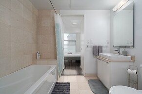 The Bay Suites - Entertainment Dist