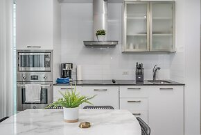 The Bay Suites - Entertainment Dist