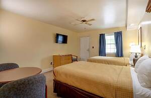Brookside Inn & Cottages