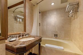 The Blakely by LuxUrban