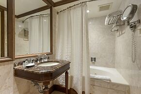 The Blakely by LuxUrban