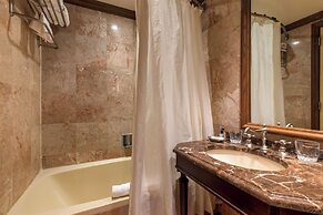 The Blakely by LuxUrban