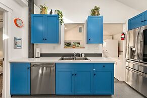 Vibrant Downtown Bungalow – Walk Everywhere!