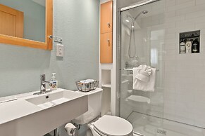 Vibrant Downtown Bungalow – Walk Everywhere!