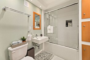 Vibrant Downtown Bungalow – Walk Everywhere!