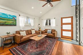 Vibrant Downtown Bungalow – Walk Everywhere!