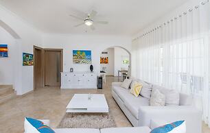Beautiful 5-bdr 2 Levels Villa for Rent in Punta Cana - Golf Front Wit