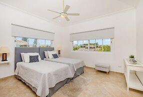 Beautiful 5-bdr 2 Levels Villa for Rent in Punta Cana - Golf Front Wit