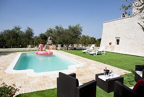 Villa Antica Riconvertita in Dimora di Lusso