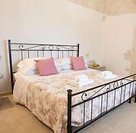 Villa Antica Riconvertita in Dimora di Lusso