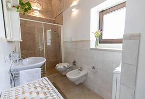 Villa Antica Riconvertita in Dimora di Lusso