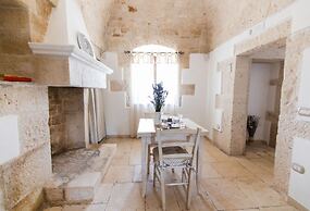 Villa Antica Riconvertita in Dimora di Lusso