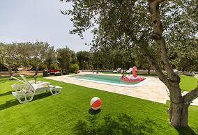 Villa Antica Riconvertita in Dimora di Lusso