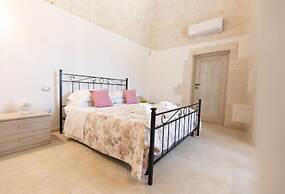 Villa Antica Riconvertita in Dimora di Lusso