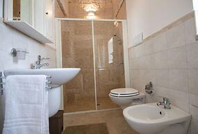 Villa Antica Riconvertita in Dimora di Lusso