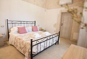 Villa Antica Riconvertita in Dimora di Lusso