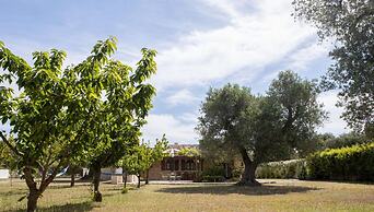 Trullo Degli Ulivi con Piscina e Idromassaggio