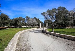 Trullo Degli Ulivi con Piscina e Idromassaggio