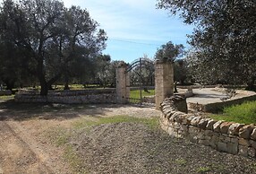 Trullo Degli Ulivi con Piscina e Idromassaggio
