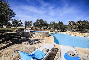 Trullo Degli Ulivi con Piscina e Idromassaggio