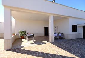 Tenuta con due Abitazioni Indipendenti e Piscina